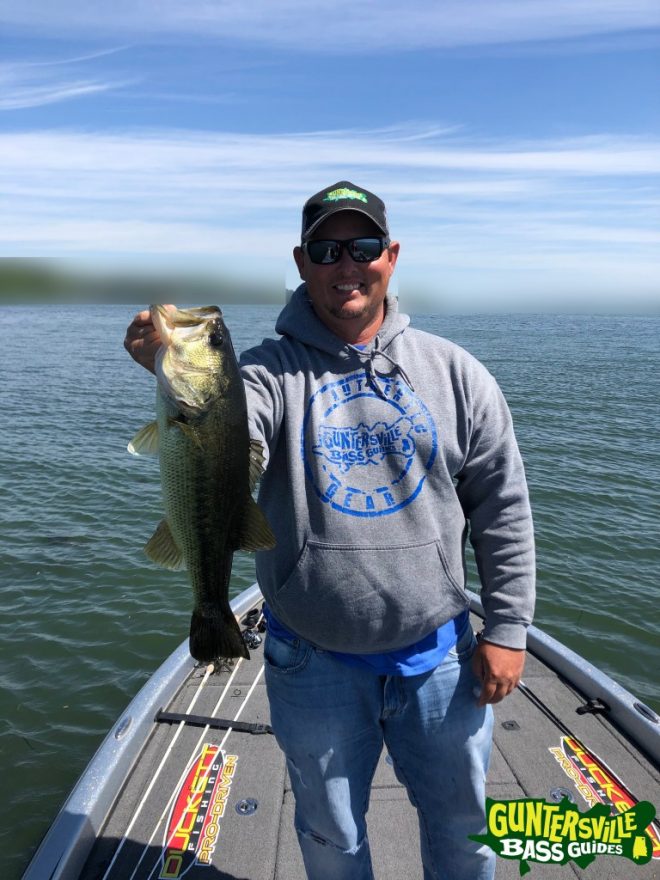 GUNTERSVILLE BASS GUIDES SPRING TIME FISHING
