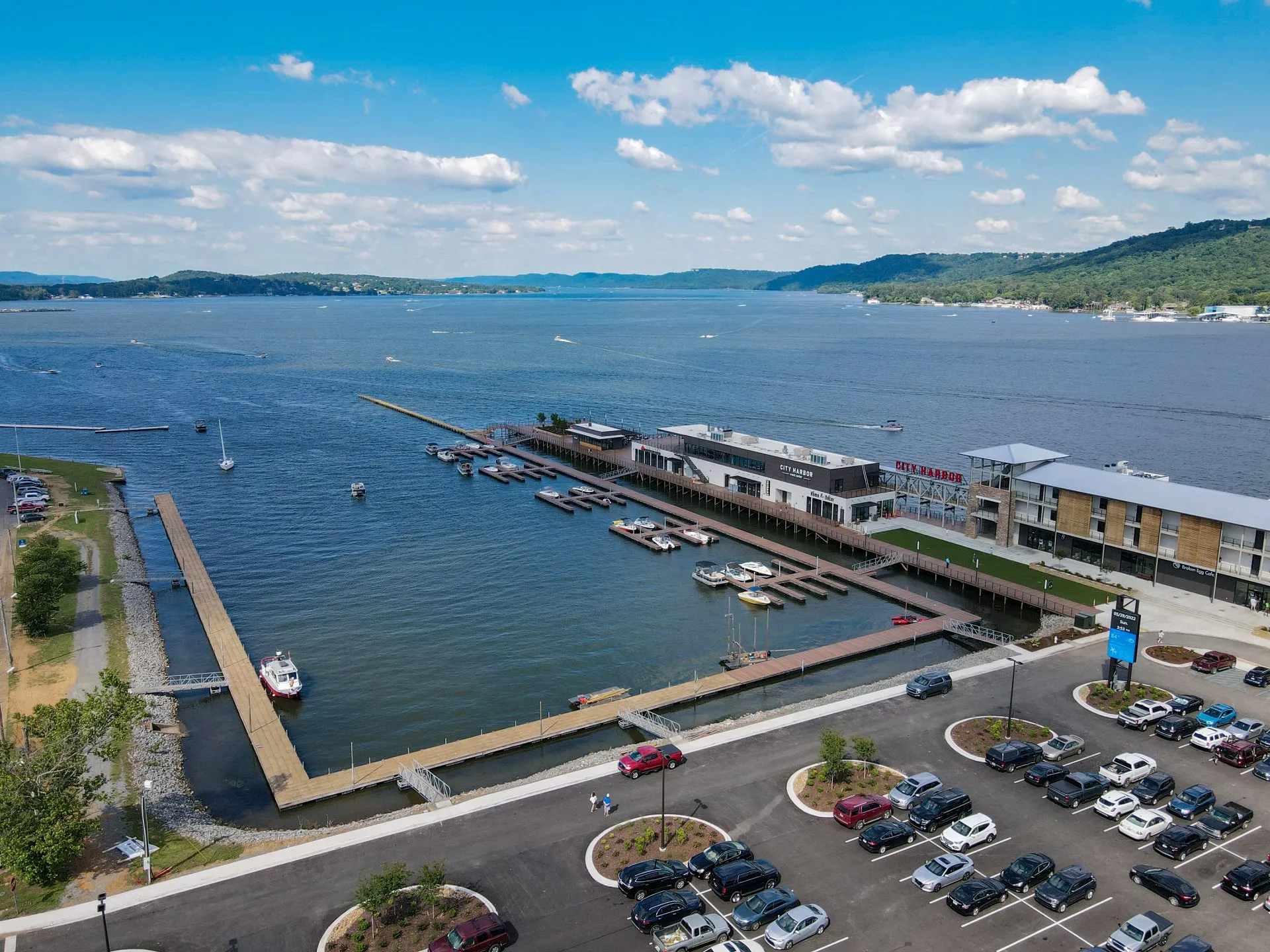 City Harbor Suites lodging at Lake Guntersville